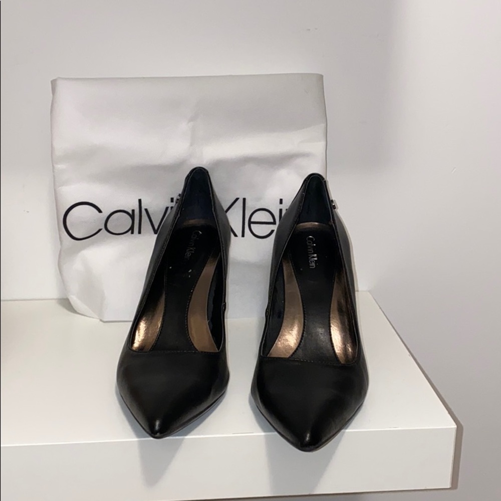 Pointed toe Heels